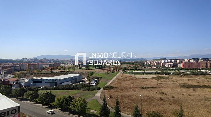 2 LOCALES + 2 PLAZAS DE PARKING + TRASTERO EN EDIFICIO DE OFICINAS