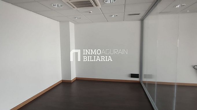 2 LOCALES + 2 PLAZAS DE PARKING + TRASTERO EN EDIFICIO DE OFICINAS