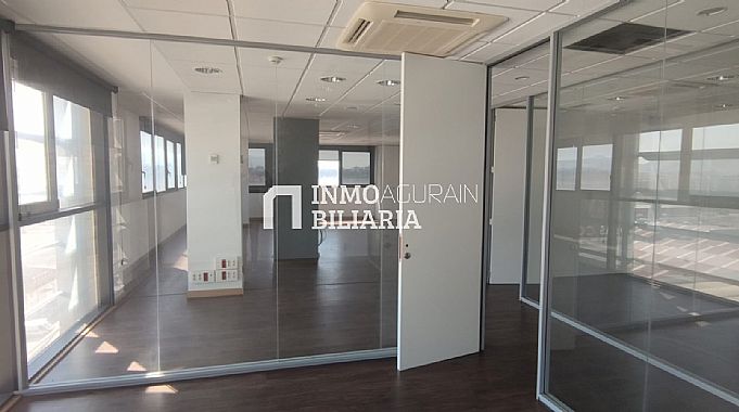 2 LOCALES + 2 PLAZAS DE PARKING + TRASTERO EN EDIFICIO DE OFICINAS