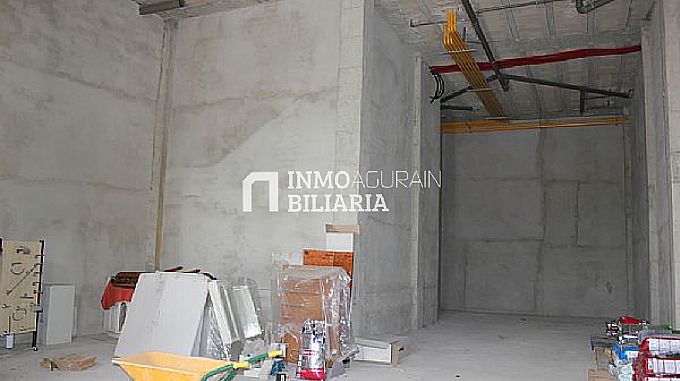 LOCAL COMERCIAL EN AGURAIN