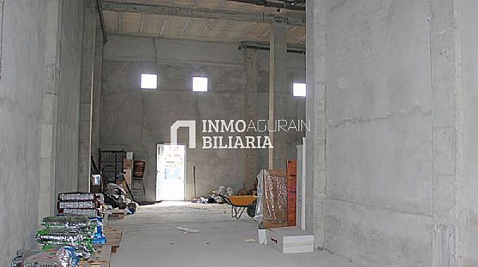 LOCAL COMERCIAL EN AGURAIN