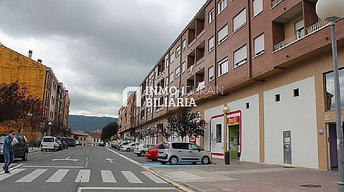 LOCAL COMERCIAL EN AGURAIN