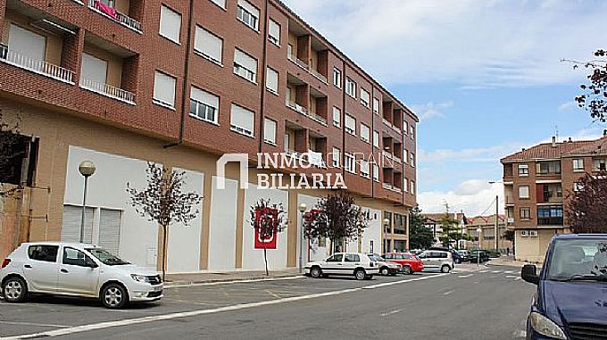 LOCAL COMERCIAL EN AGURAIN