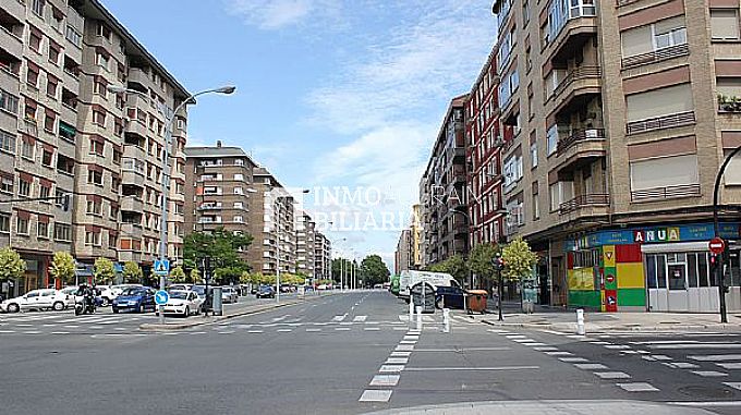 Venta / Alquiler de local comercial en Vitoria-Gasteiz