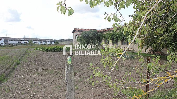 EDIFICIO RURAL EN ALBENIZ
