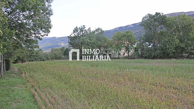 EDIFICIO RURAL EN ALBENIZ