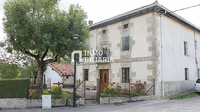EDIFICIO RURAL EN ALBENIZ