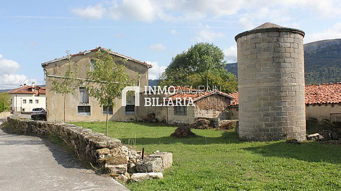 EDIFICIO RURAL EN ALBENIZ