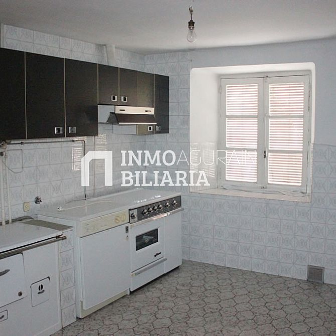 EDIFICIO RURAL EN ALBENIZ - 10