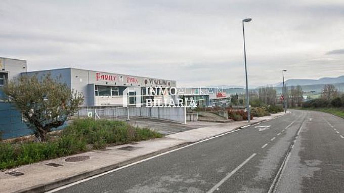 Venta de nave industrial en Mutilva Baja