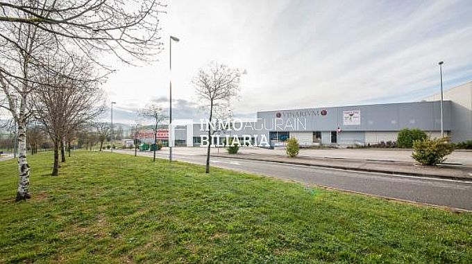 Venta de nave industrial en Mutilva Baja