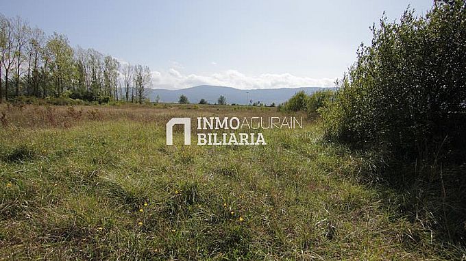 PARCELA URBANA INDUSTRIAL EN AGURAIN