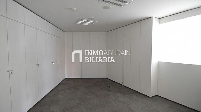 Venta / Alquiler de local comercial en Pamplona