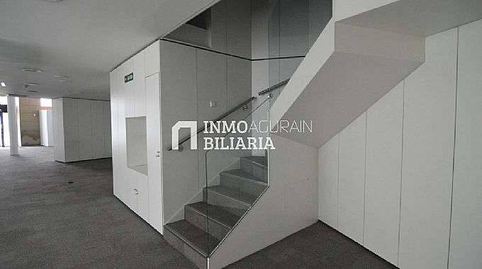 Venta / Alquiler de local comercial en Pamplona
