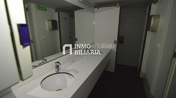 Venta / Alquiler de local comercial en Pamplona
