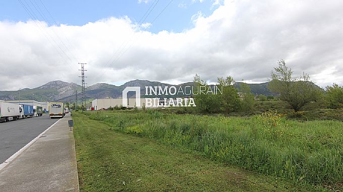 Venta de parcela industrial en Albeniz