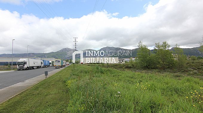 Venta de parcela industrial en Albeniz