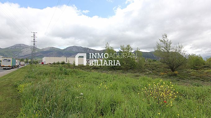 Venta de parcela industrial en Albeniz