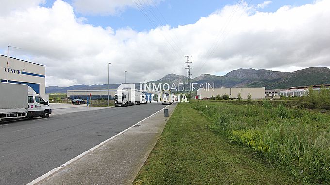 Venta de parcela industrial en Albeniz