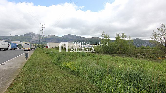 Venta de parcela industrial en Albeniz