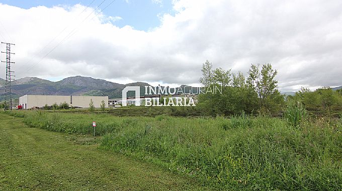 Venta de parcela industrial en Albeniz
