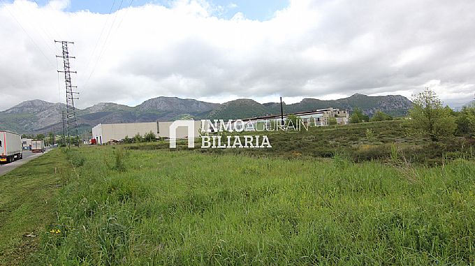 Venta de parcela industrial en Albeniz