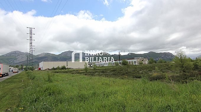 Venta de parcela industrial en Albeniz