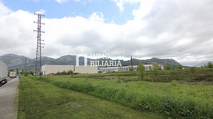 Venta de parcela industrial en Albeniz