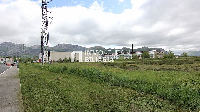 Venta de parcela industrial en Albeniz