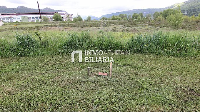 Venta de parcela industrial en Albeniz
