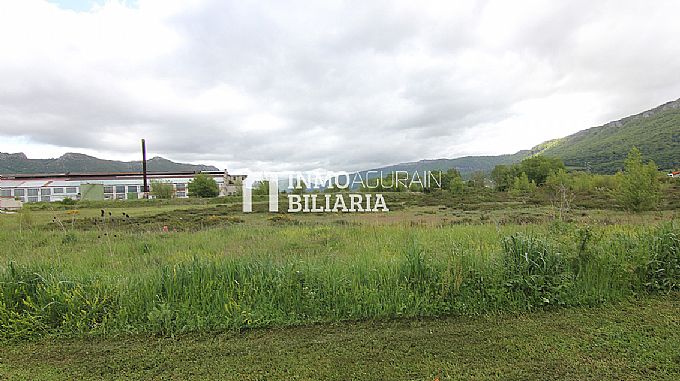 Venta de parcela industrial en Albeniz