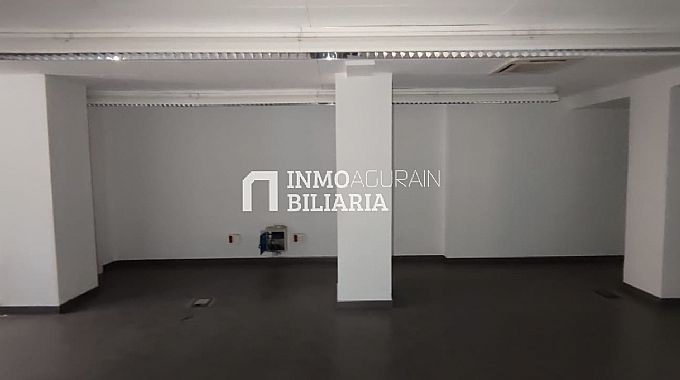 Venta / Alquiler de local comercial en Pamplona