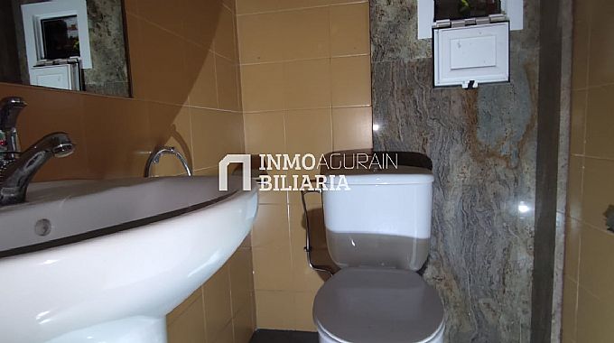 Venta / Alquiler de local comercial en Pamplona