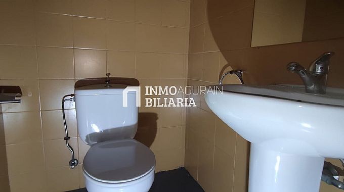 Venta / Alquiler de local comercial en Pamplona