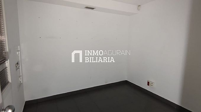 Venta / Alquiler de local comercial en Pamplona
