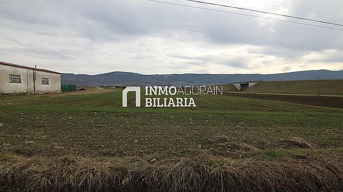 PARCELA INDUSTRIAL EN AGURAIN/SALVATIERRA