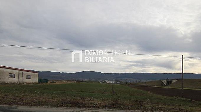 PARCELA INDUSTRIAL EN AGURAIN/SALVATIERRA