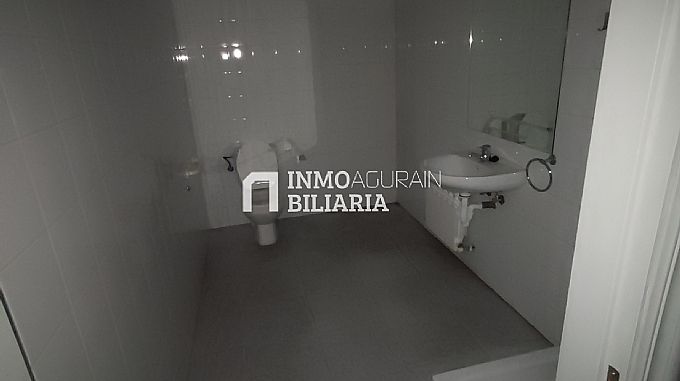 Venta de local comercial en Vitoria-Gasteiz
