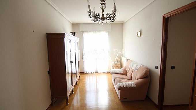 PISO EN EL CENTRO DE AGURAIN 