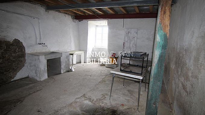 ALQUILER LOCAL COMERCIAL EN AGURAIN
