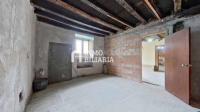 CASA EN VENTA EN URABAIN