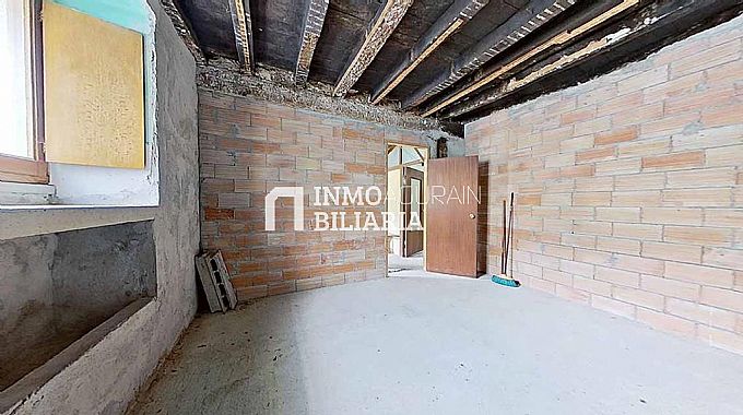 CASA EN VENTA EN URABAIN