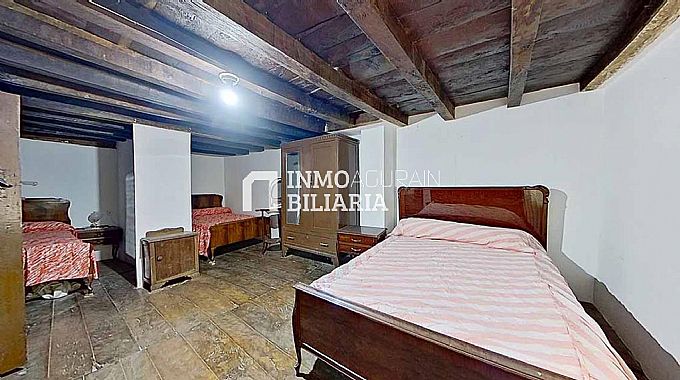 CASA EN VENTA EN URABAIN