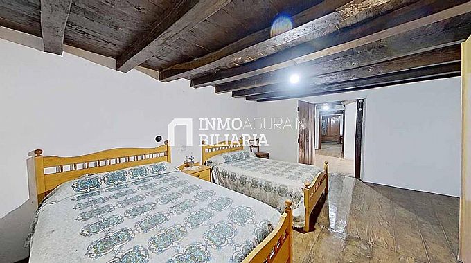 CASA EN VENTA EN URABAIN