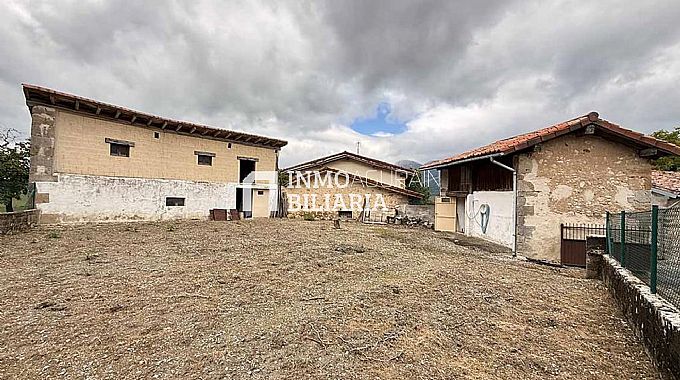 CASA EN VENTA EN URABAIN