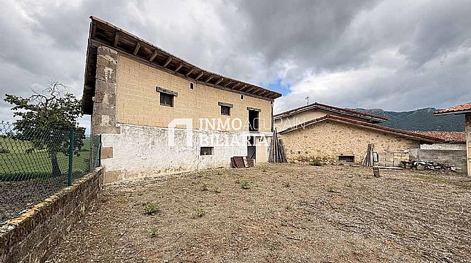 CASA EN VENTA EN URABAIN