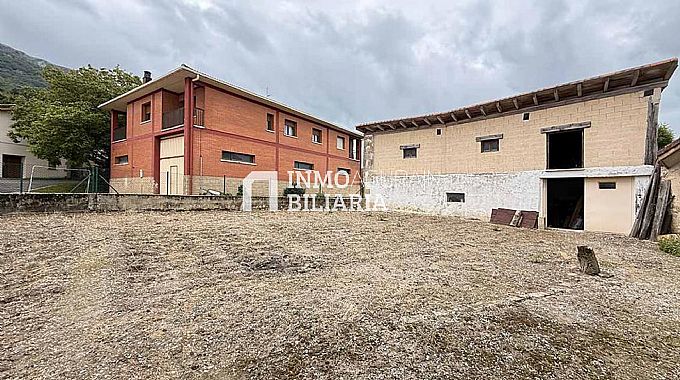 CASA EN VENTA EN URABAIN