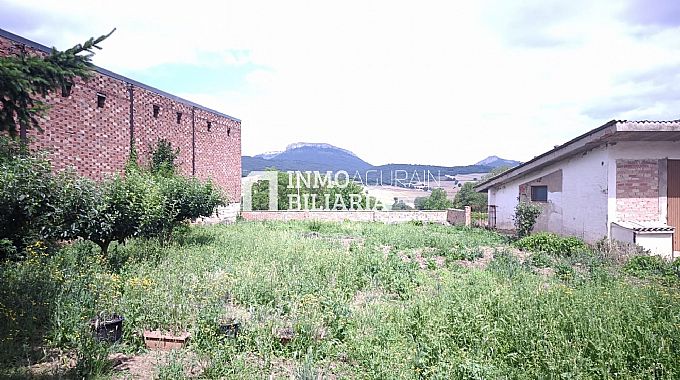 CASA + HUERTA Y EDIFICIO + SOLAR EN GENEVILLA