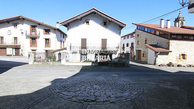 CASA SEORIAL EN URDIAIN