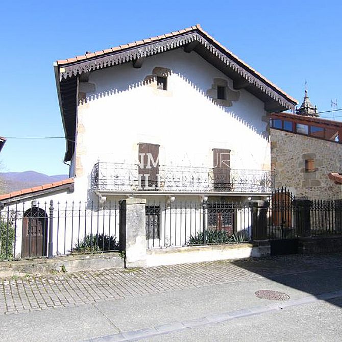 CASA SEORIAL EN URDIAIN - 1